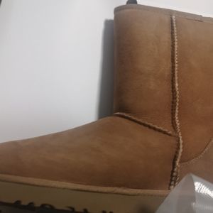 Ugg Classic Short Size 7